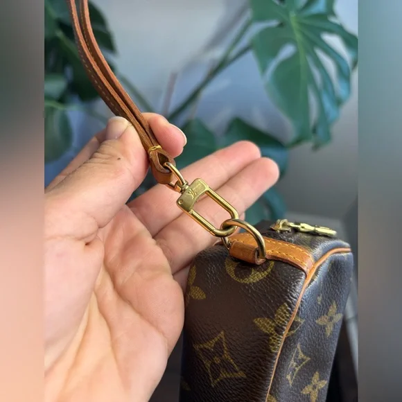 Louis Vuitton Monogram Brown Wristlet punch - Picture 4 of 10